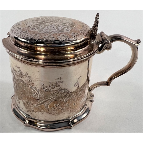 808 - A mid Victorian silver drum shaped mustard pot with shell thumbpiece, engraved decoration, blue glas... 