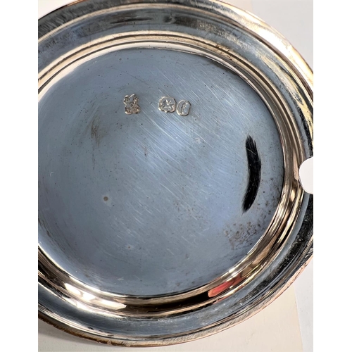 808 - A mid Victorian silver drum shaped mustard pot with shell thumbpiece, engraved decoration, blue glas... 