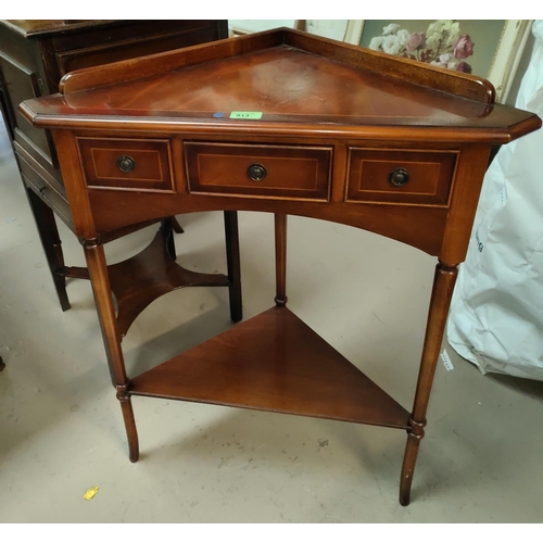 913 - A mahogany corner fitting occasional table in the Georgian style with 3 drawers and undershelf