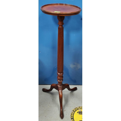 972 - A mahogany reeded column torcher on 3 splay feet, height 113cm