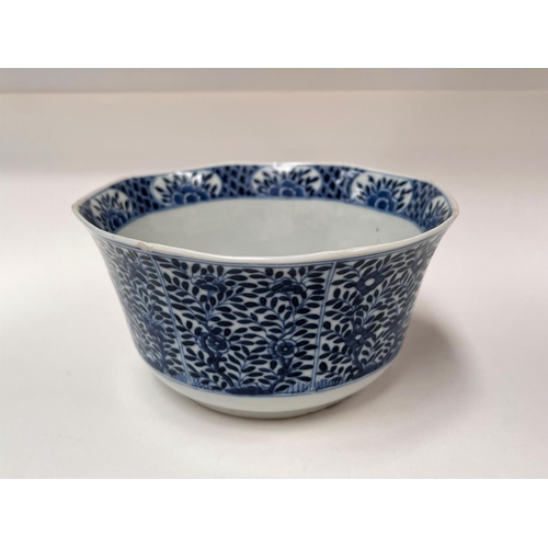 470 - A Chinese blue & white octagonal bowl with floral decoration, mark to base, diameter 18cm (small... 