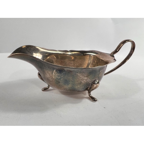 717 - A sauce boat with cut rim and 3 feet, Birmingham 1937, 3.25 oz