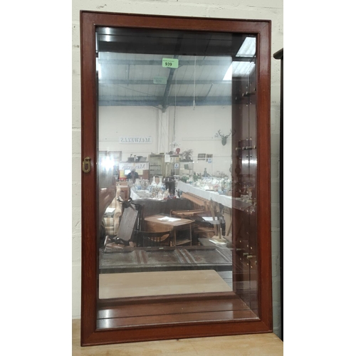 939 - A mahogany wall hanging display cabinet