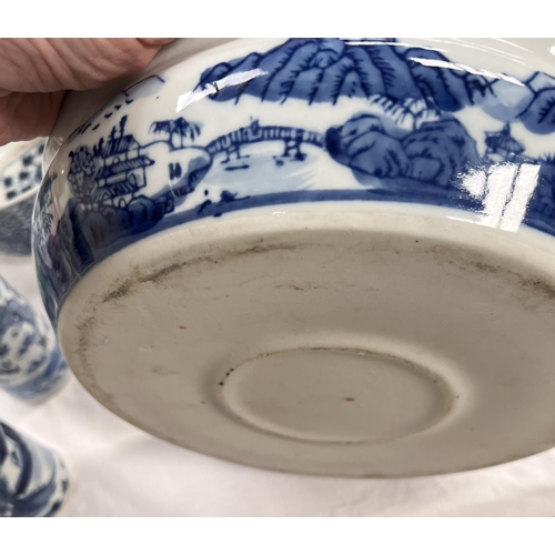 474 - A Chinese blue & white dish decorated with birds and flowers, diameter 27cm; 2 other blue & ... 