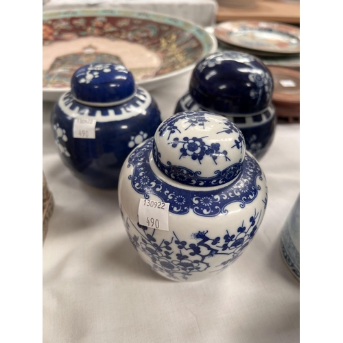 490 - A Chinese blue and white gravy boat made for export market with traditional scenes, three Chinese gi... 