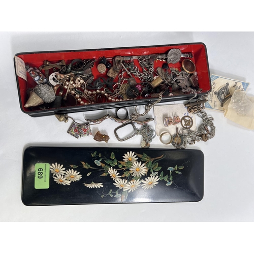 689 - A Victorian lacquer glove box containing vintage jewellery