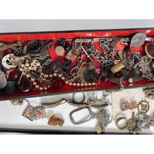 689 - A Victorian lacquer glove box containing vintage jewellery