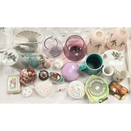 587 - A selection of china trinketware; etc.