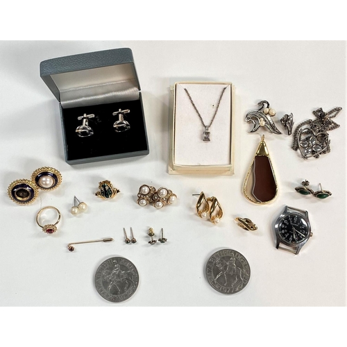 635 - A selection of costume brooches and other similar items