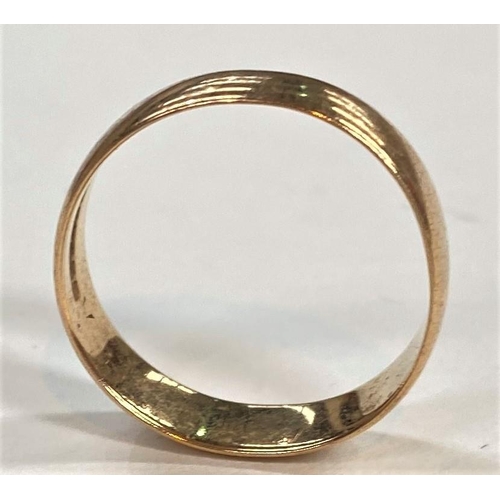 655 - A 9 carat hallmarked gold wedding ring; a carat hallmarked gold signet ring, 7.6gm