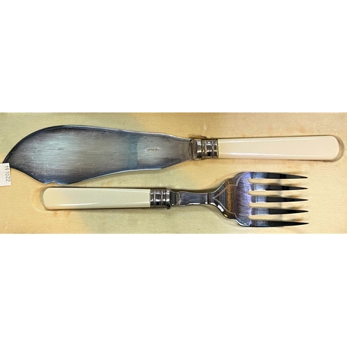 658 - An ornate set of teaspoons and tongs, pastry forks, etc., cased; other cased cutlery