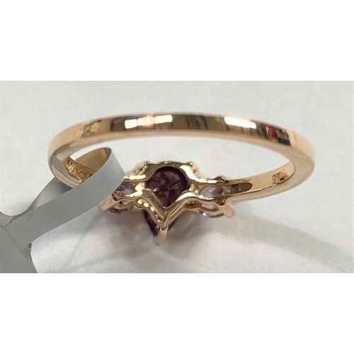 665 - A 9 carat gold dress ring set Bekily colour change garnets with small diamonds to each shoulder, siz... 