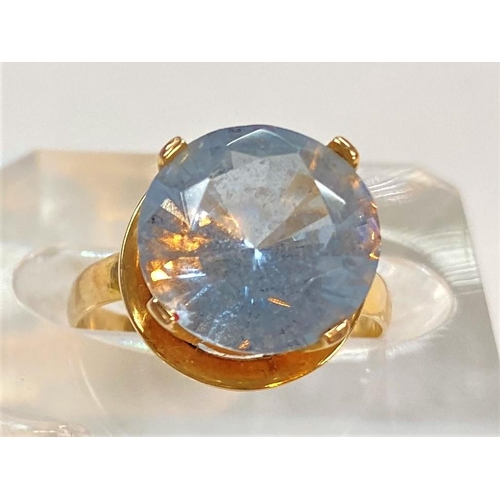 738 - A yellow metal ring set large blue stone, stamped '14k', 3.9gm; a cluster ring set blue/clear stones