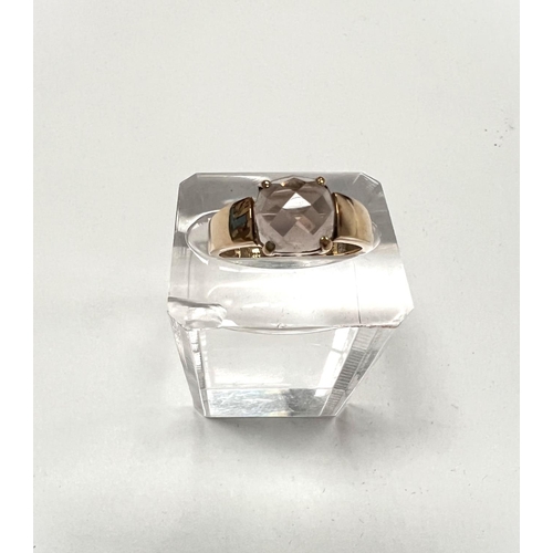 709 - A 9 carat hallmarked gold ring set with a square facetted smoky colour stone, 2.4gm gross, size Q