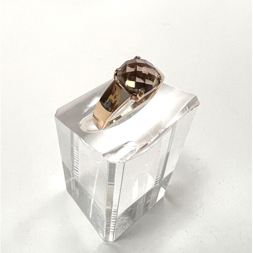 709 - A 9 carat hallmarked gold ring set with a square facetted smoky colour stone, 2.4gm gross, size Q