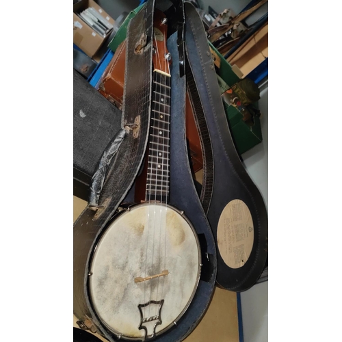 156 - An early to mid 20th century John Greg & Sons banjolele in carry case