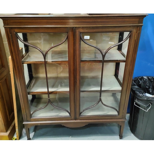 1002 - An Edwardian inlaid mahogany china cabinet with 2 doors, on square legs