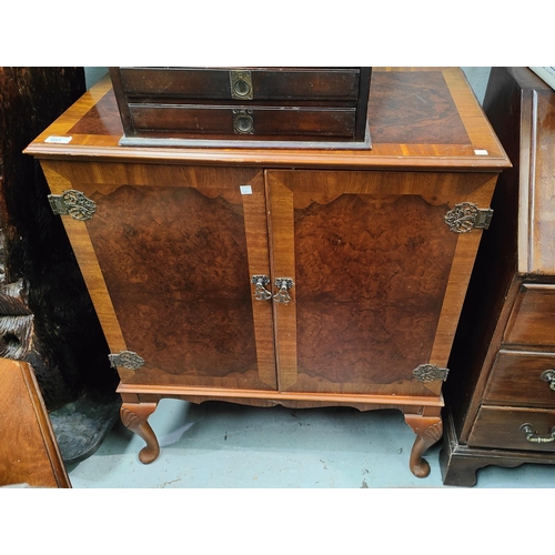 983 - A mahogany wall hanging corner cupboard, with bow front and burr walnut panels; a wall hanging corne... 