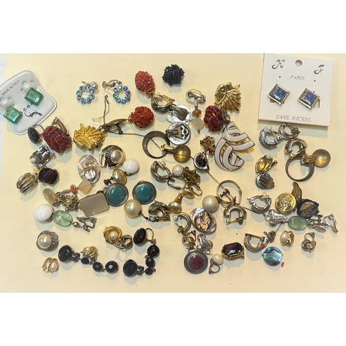 621 - A selection of various earrings inc. diamante, clip-ons etc