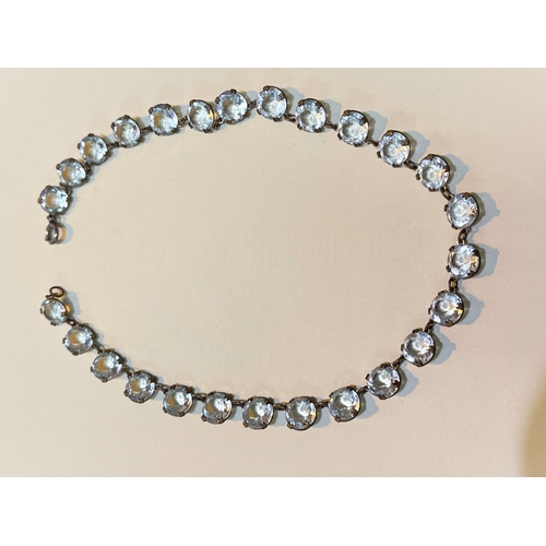 623 - A necklace of early 20th century clear paste stones 80cm