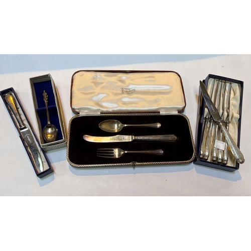 662 - A hallmarked silver christening set, boxed, Sheffield 1932; a set of 6 silver handled tea knives, bo... 