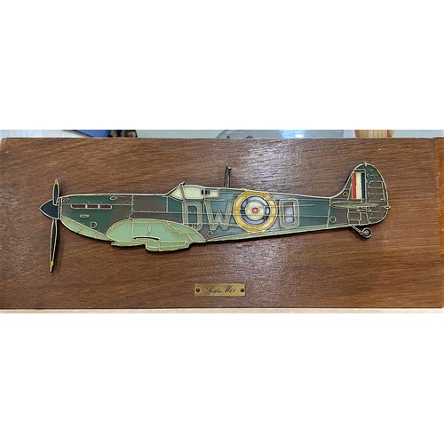 100 - A selection of RAF collectors’ plates and other collectables