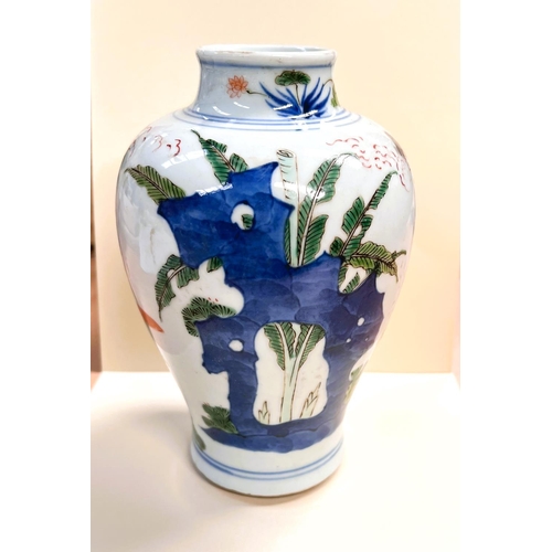 462 - A Chinese vase decorated with traditional scenes, height 18cm