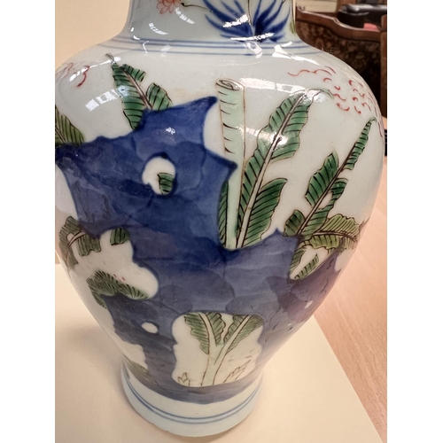 462 - A Chinese vase decorated with traditional scenes, height 18cm