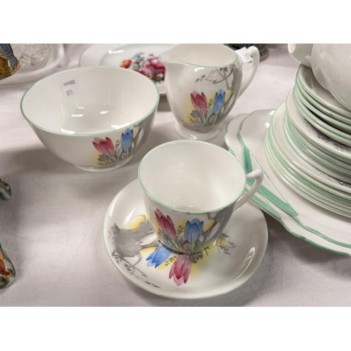 539 - An Art Deco Shelley Crocus pattern 6 setting tea service with pale green bowls