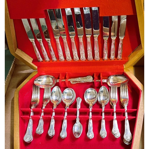 690 - A teak cased canteen of Kings pattern silver plated cutlery.