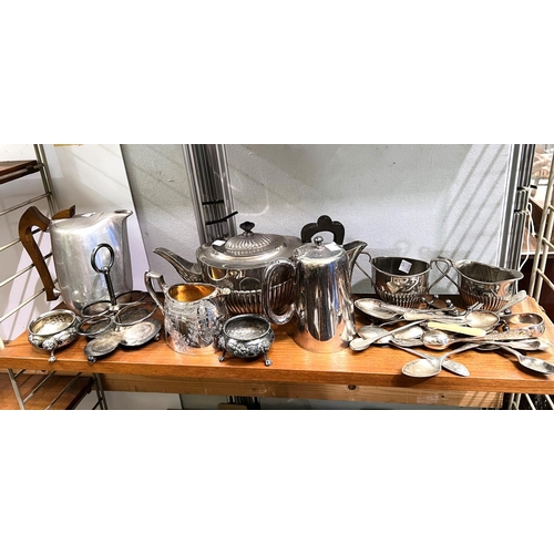 636E - A selection of silver plated tea ware etc