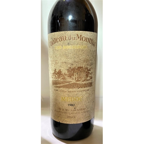 407 - Five bottles of red wine - Chateau du Monthil Medoc 1982, Rioja Campo Viejo 1995, Chateau Paveil de ... 