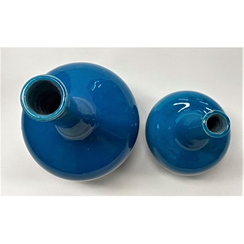 493 - 2 Chinese bulbous turquoise glazed vases with long slender necks, ht 31cm and 22cm