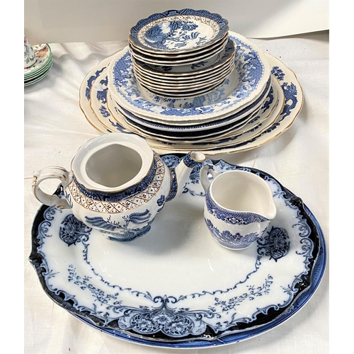 589 - A Booth's Real Old Willow part tea service, 20 pieces; other blue & white potteryNo bids sold wi... 