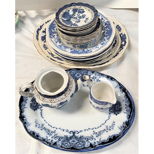 589 - A Booth's Real Old Willow part tea service, 20 pieces; other blue & white potteryNo bids sold wi... 