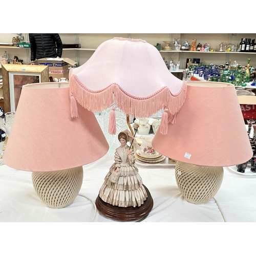 597 - A table lamp in the form of a Capodimonte style crinoline lady; a pair of pottery table lampsNo bids... 