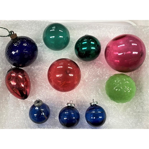 601 - A selection of vintage mercury and clear glass coloured baubles, larges 8/9cm