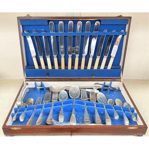 667 - A 1930's part canteen of cutlery in fitted oak box; other cased and loose cutlery