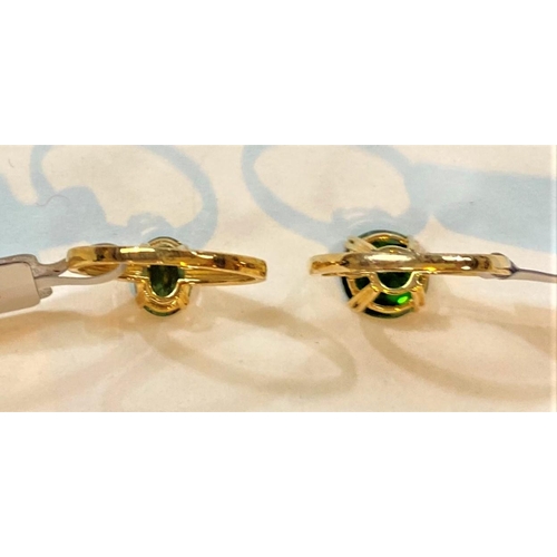 691 - A 9 carat hallmarked gold dress ring set large circular chrome diopside in brilliant green, 2.84 car... 