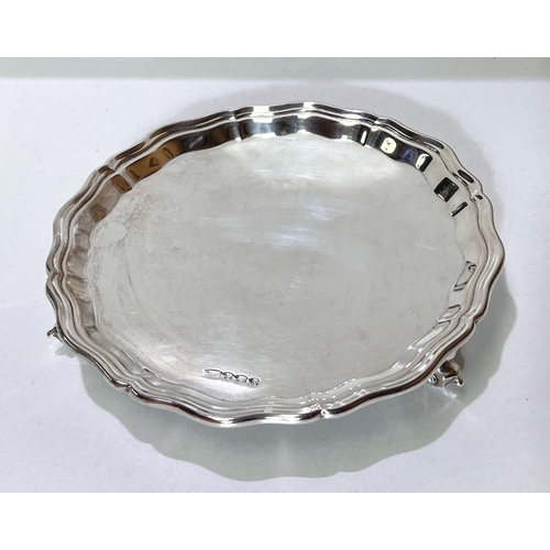 655A - A hallmarked silver salver with pie crust border, dia 20cm, Sheffield 1933, 9.9oz