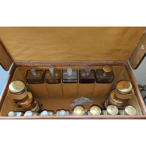 172A - Aux Etats Unis Luggage; a leather early 20th century travel vanity case with fitted interior with mo... 