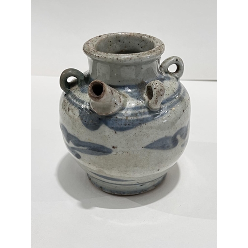 456 - An antique Chinese water dropper in blue and white (hoops restored and hairline crack) and a small C... 