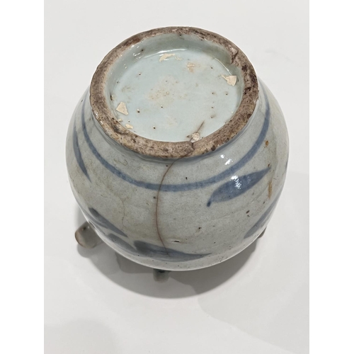 456 - An antique Chinese water dropper in blue and white (hoops restored and hairline crack) and a small C... 