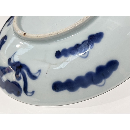 468 - A Chinese blue and white circular dish with mark to base, dia. 20cm