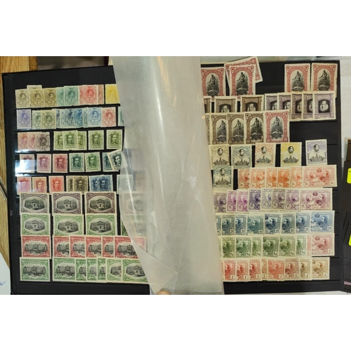 304 - Spain VG mint collection in stockbok 1850-1970's many good items/sets and noted 1926 Air 4p (2), 192... 