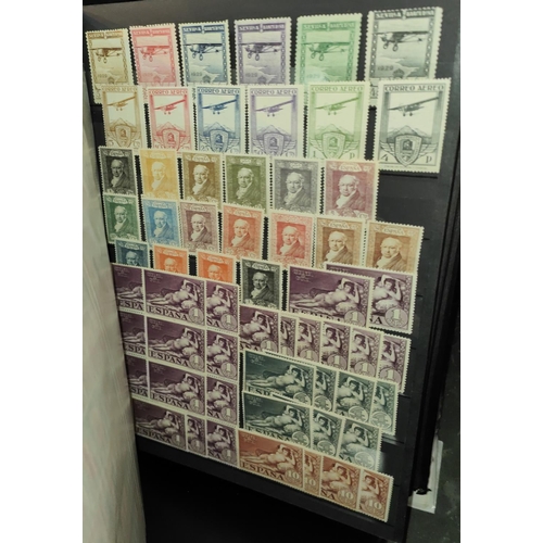 304 - Spain VG mint collection in stockbok 1850-1970's many good items/sets and noted 1926 Air 4p (2), 192... 