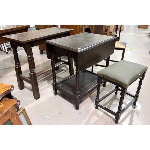 960 - An oak trestle occasional table, a book rack and a stool: an oak drop leaf occasional table