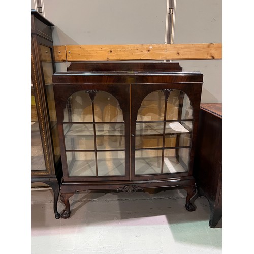 1000 - A Georgian style mahogany display cabinet with double doors, on ball and claw feet, height 116cm, le... 