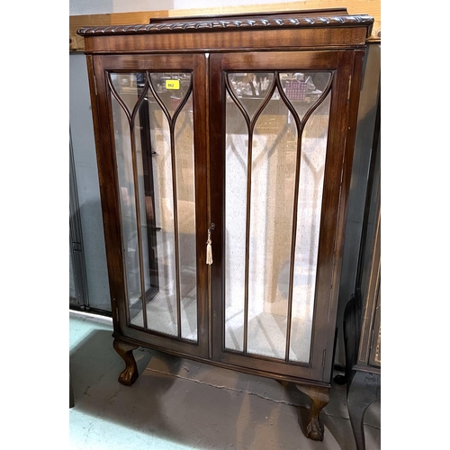 994 - An early 20th century mahogany display cabinet with 2 glazed doors, on ball and claw feet