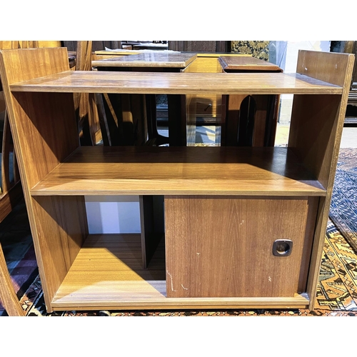 1021 - A mid 20th century teak side cabinet with shelf and sliding door, cupboard below